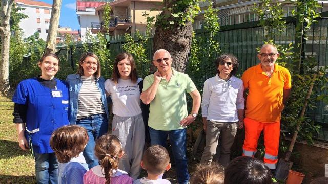 San Benedetto, piante d’alloro messe a dimora nei giardini delle scuole cittadine