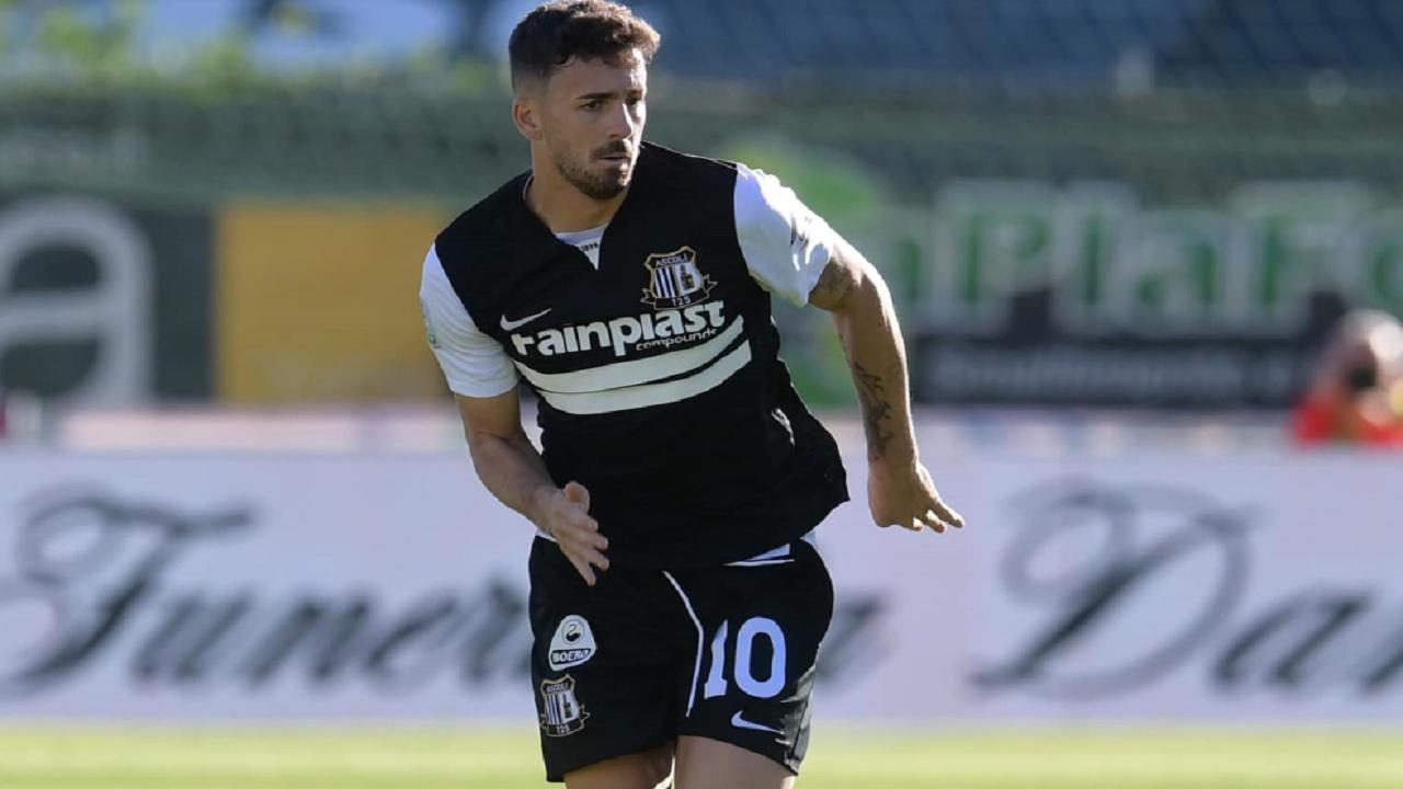 Ascoli Calcio Caligara Squalificato Per Una Giornata Club Multato Per