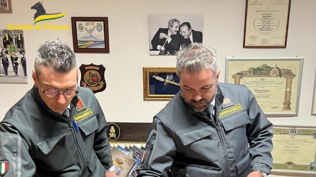 Guardia Di Finanza Macerata Sequestrati Oltre Articoli Di Moda